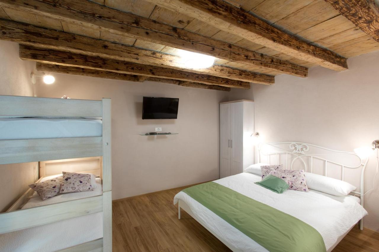 Guesthouse Centrum B&B Izola Zewnętrze zdjęcie