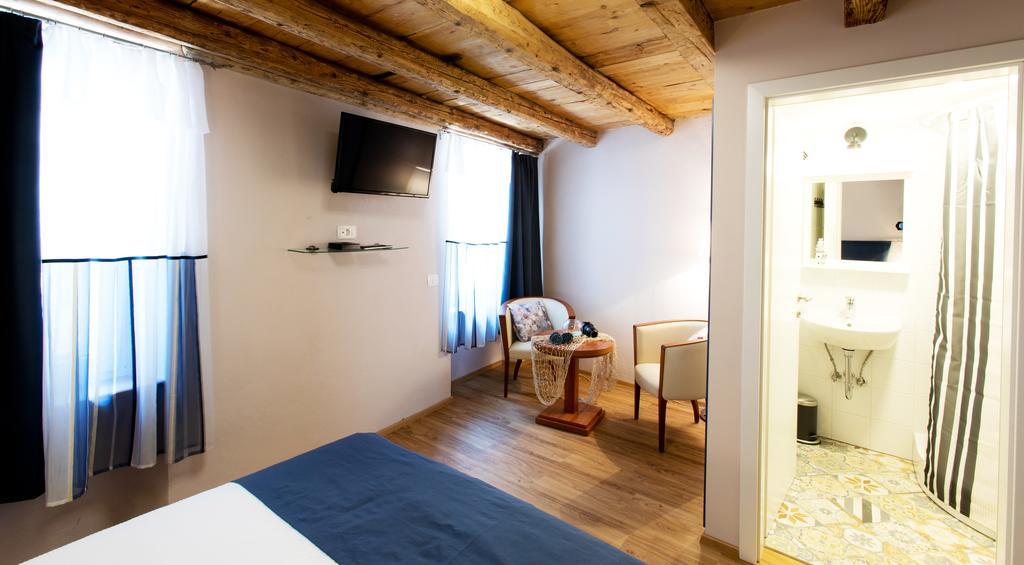 Guesthouse Centrum B&B Izola Zewnętrze zdjęcie
